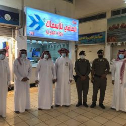 شرطة أبوظبي توعي زوار حديقة ألعاب هيلي بالإجراءات الاحترازية لكورونا