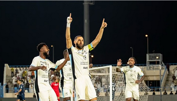 الاتحاد يتجاوز الأخدود في افتتاح دوري روشن 1 1 1