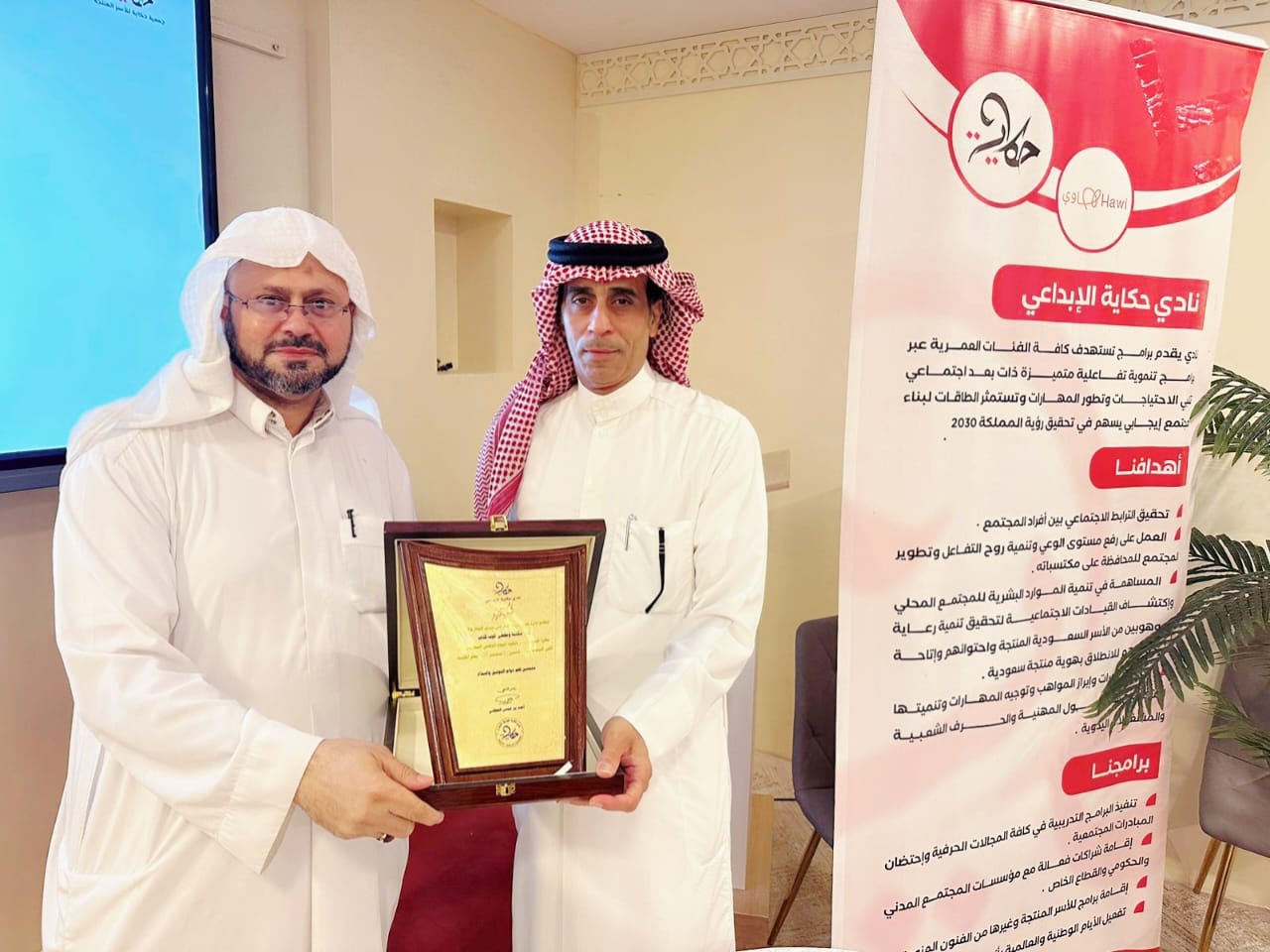 نادي حكاية الإبداعي .. يقيم معرضا تشكيليا للفنانة غالية إبراهيم 15 14 1