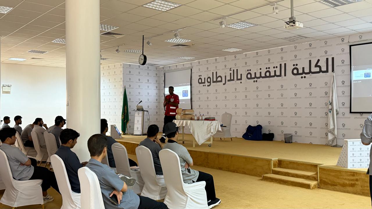 برنامج المستجيب الأول للمهارات الأساسية في الاسعافات الأولية بالكلية التقنية 1 2 57