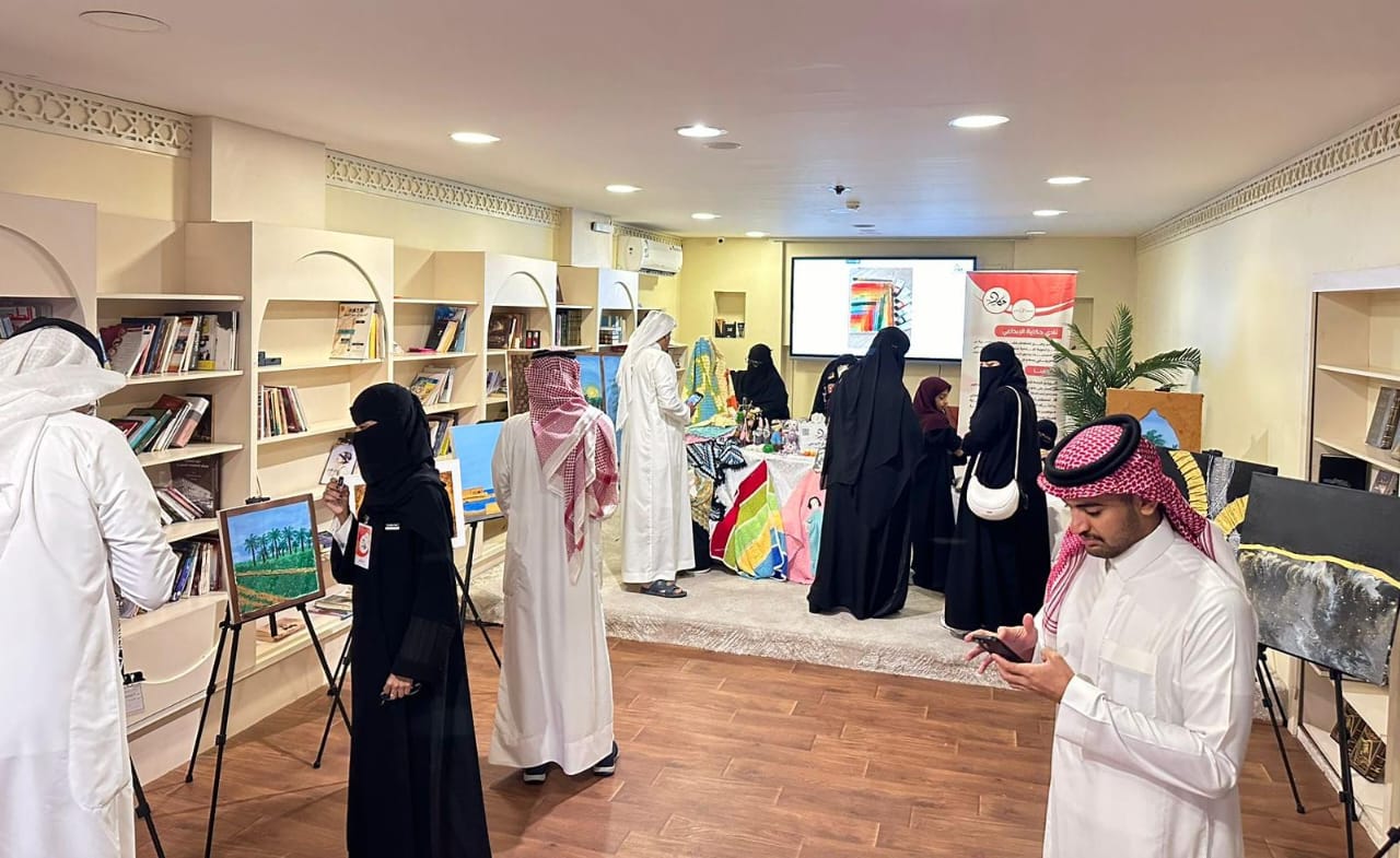 نادي حكاية الإبداعي .. يقيم معرضا تشكيليا للفنانة غالية إبراهيم 10 9 1