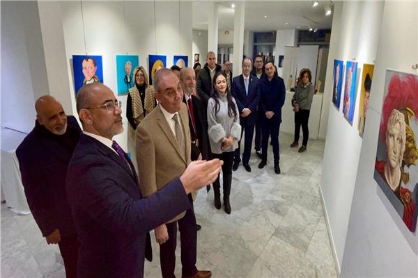 باريس تستضيف معرض فنان الكاريكاتير عمرو فهمي «عصفور من الشرق» 1 9 103