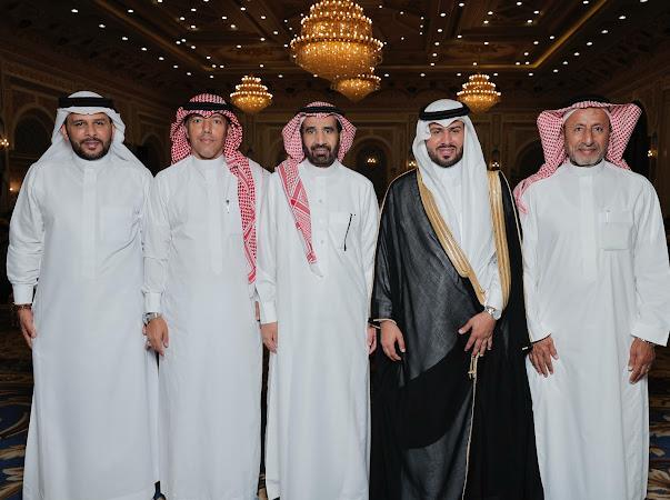 الرياضيون والاعلاميين يشاركون ال اللحياني افراحهم 1 9 54