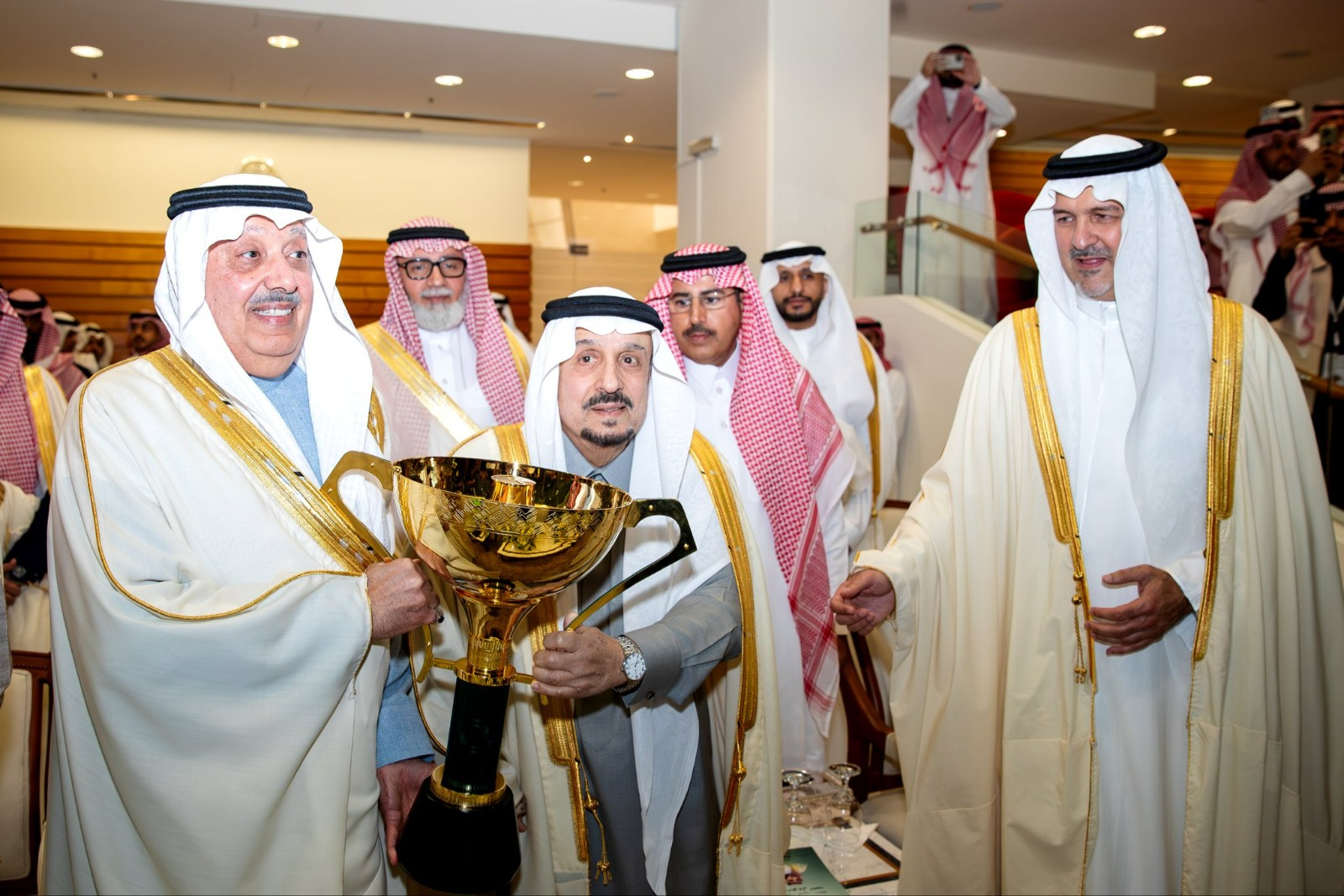 صياح ونعمين يعيدان للابيض الأيام الخوالي بكاسي ولي العهد 1 1 11