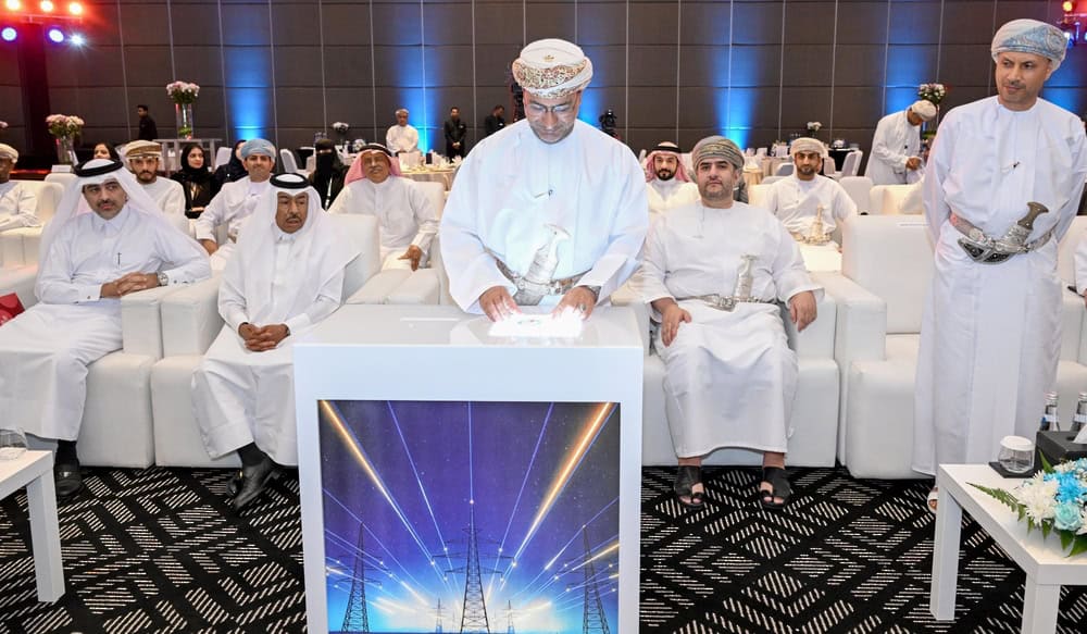 الإعلان عن بدء تنفيذ مشروع الربط الكهربائي المباشر مع سلطنة عُمان 1 2 1