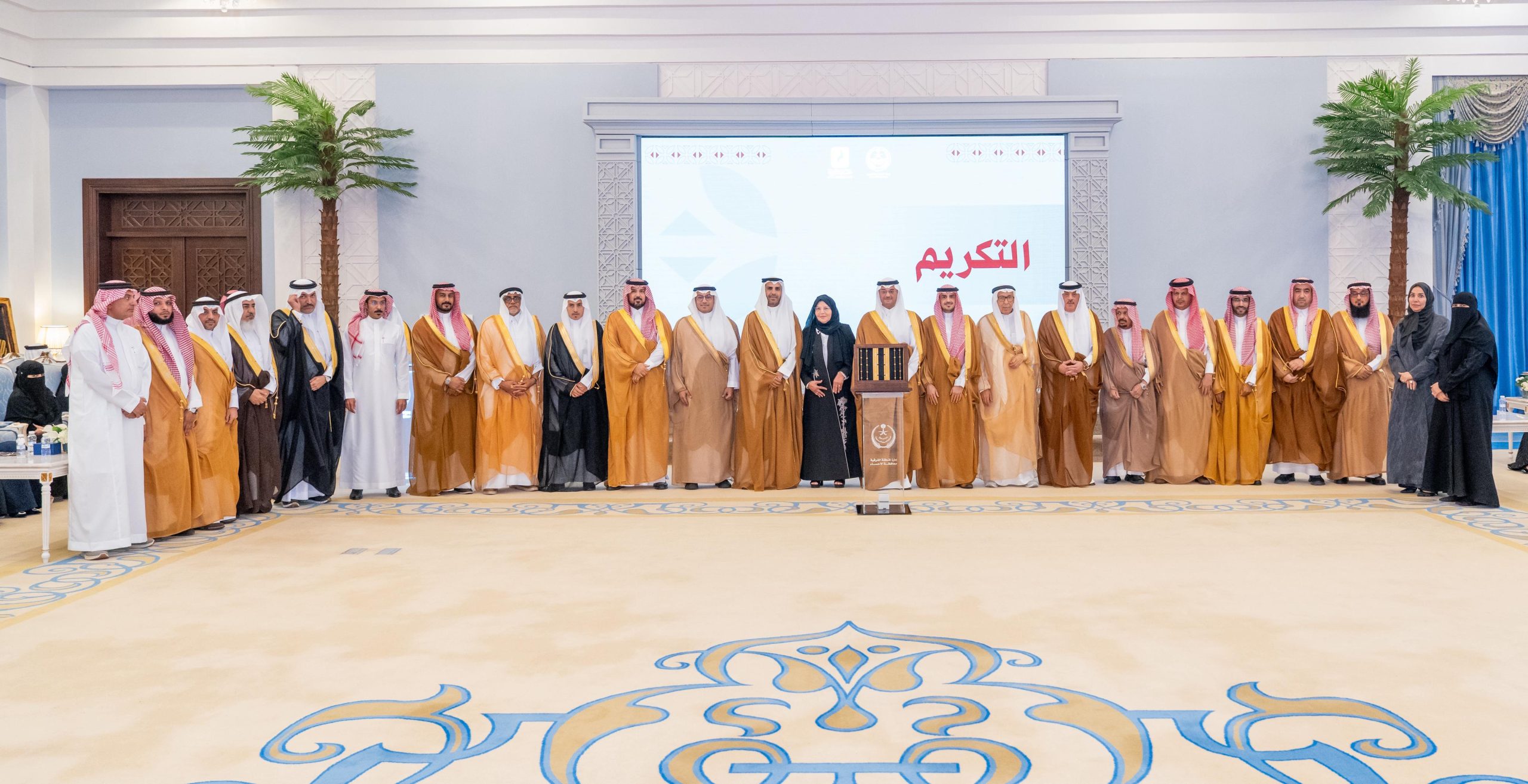 سمو محافظ الأحساء يكرّم داعمي جمعية فتاة الأحساء ويرعى توقيع الشراكات 2 6 42 scaled