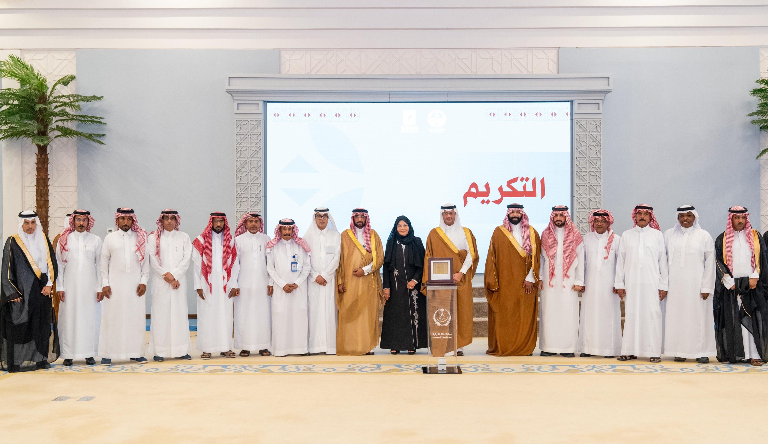 سمو محافظ الأحساء يكرّم داعمي جمعية فتاة الأحساء ويرعى توقيع الشراكات 4 9 scaled