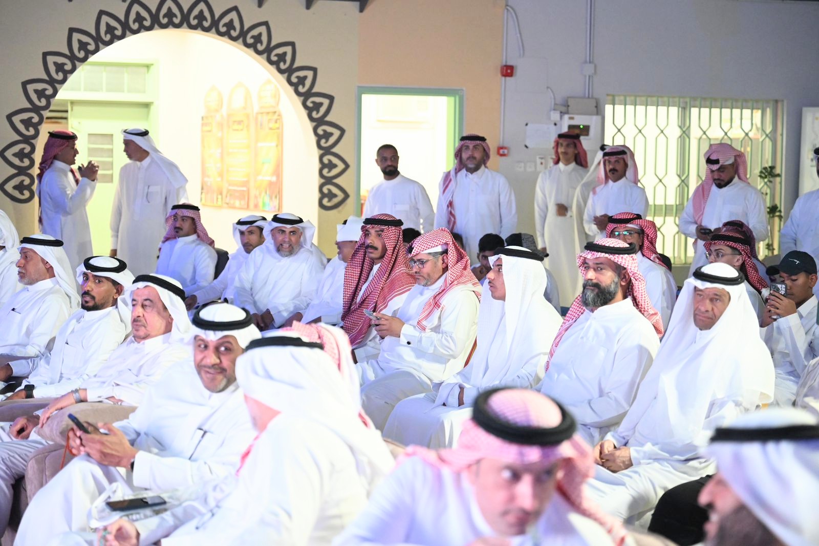 السنني .. يؤكد على أهمية مواصلة أولياء الأمور اهتمامهم بأبنائهم 3 10 3