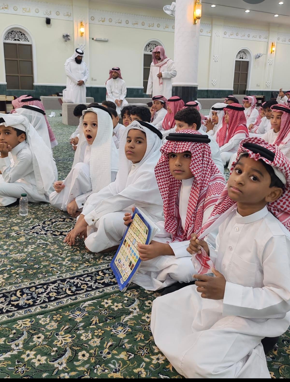 حلقات جامع الخالدي بالكلابية تحتفي بتكريم 80 طالباً ومحفّظاً للقرآن الكريم 1 9 12