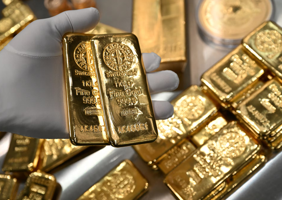 الذهب يتراجع 3% جراء القلق بشأن رفع أسعار الفائدة 1 1 13