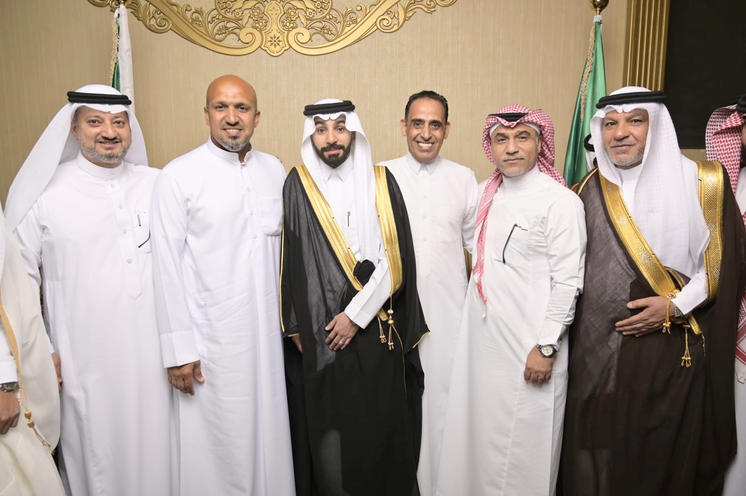 وسط حشد كبير .. الاستاذ جميل العطافي يحتفل بزفاف نجله "عبدالله" 4 2 3