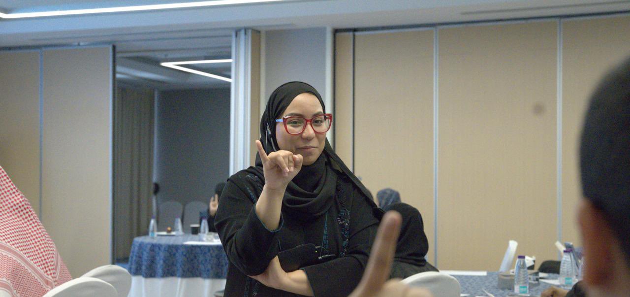 جمعية الصم وضعاف السمع تستهدف موظفي المنشآت الصحية للتدريب على أساسيات لغة الإشارة 2 2 5