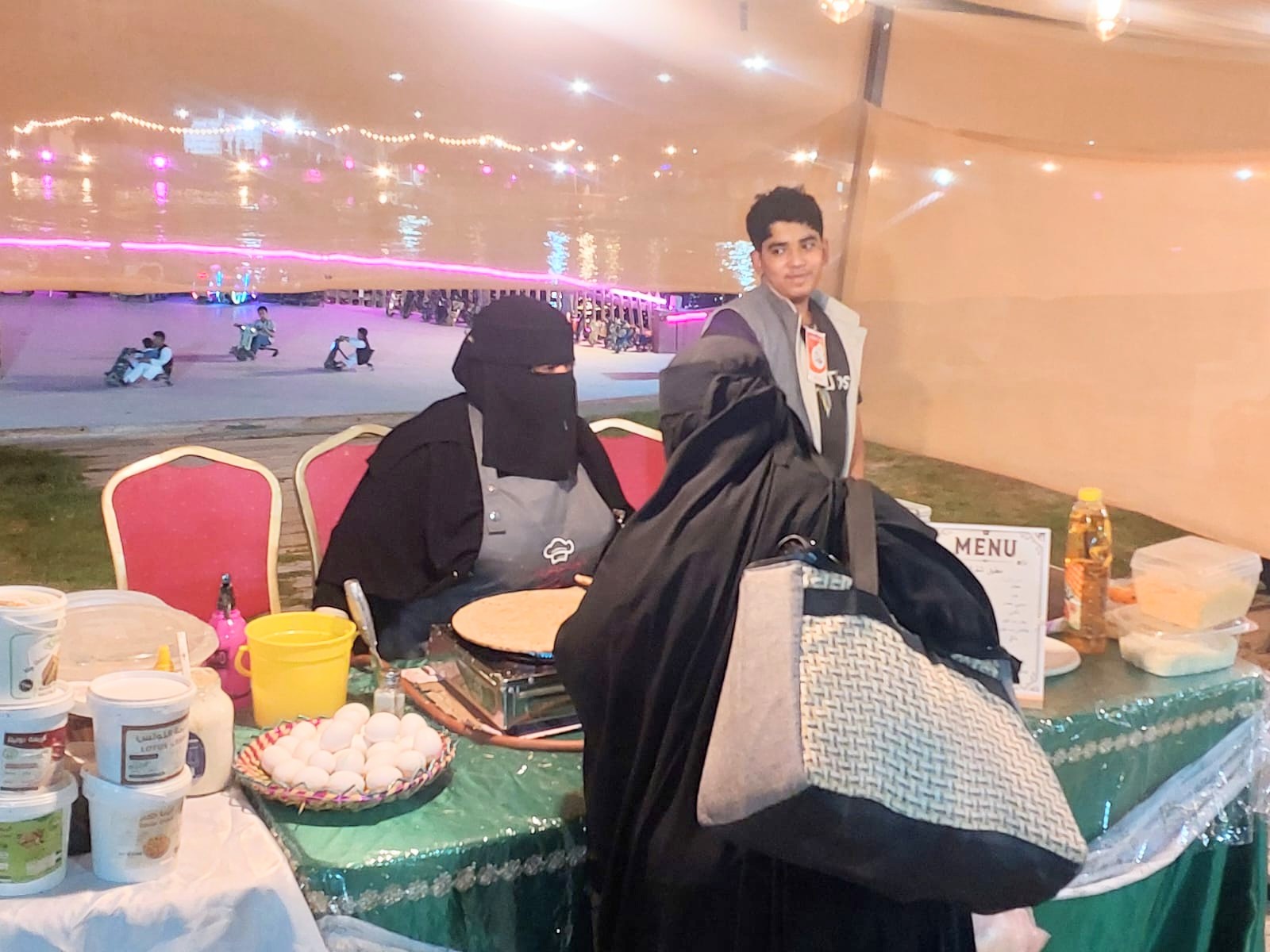 برعاية مدينة جواثا السياحية بالأحساء.. نادي حكاية الإبداعي يقيم فعالية "عيدنا معاكم" احتفاءً بعيد الأضحى 15 23