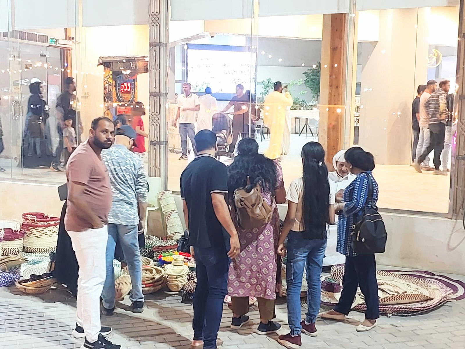 برعاية مدينة جواثا السياحية بالأحساء.. نادي حكاية الإبداعي يقيم فعالية "عيدنا معاكم" احتفاءً بعيد الأضحى 21 29