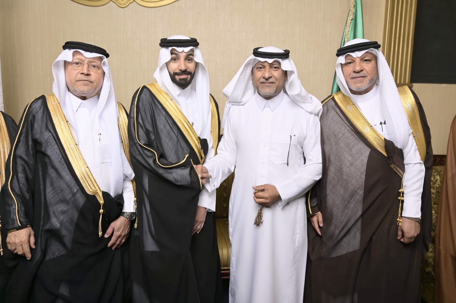 وسط حشد كبير .. الاستاذ جميل العطافي يحتفل بزفاف نجله "عبدالله" 5 3