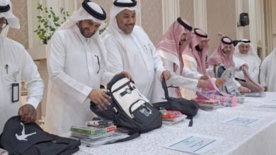 العيون الخيرية تدشن «الحقيبة المدرسية» بدعم شركة الإسمنت السعودية 5 1 32
