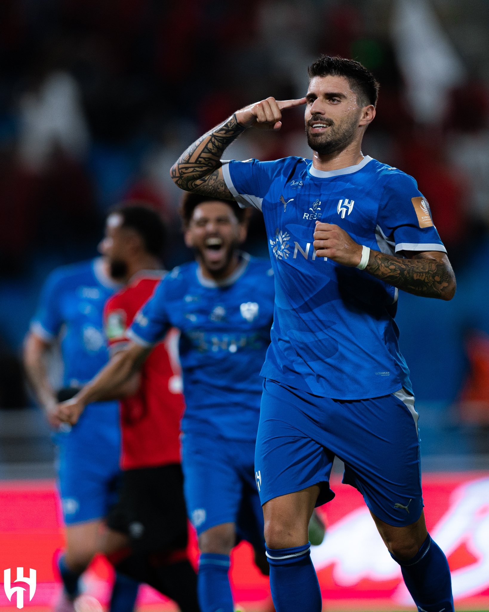 حامل اللقب الهلال يعبر الرائد بثنائية نيفيز إلى دور الـ16 في كأس خادم الحرمين 1 1 52