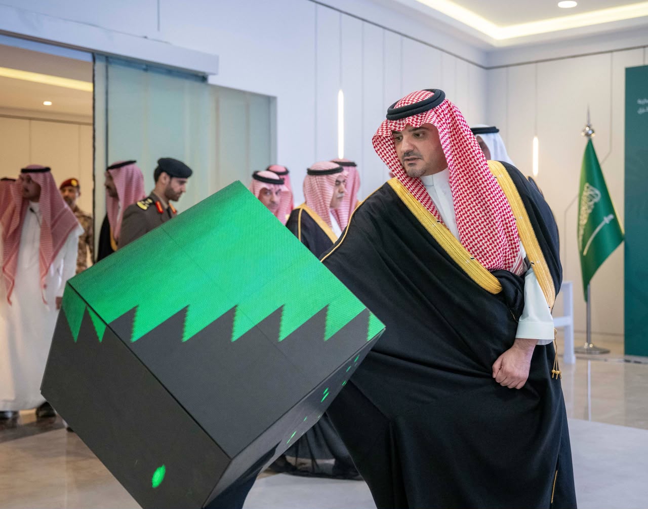سمو زير الداخلية يدشّن مبنى القبول المركزي الموحّد ومنصته الإلكترونية بوزارة الداخلية 1 1 46