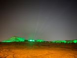 باليوم الوطني جبل ابو غنيمه في الأحساء يتوشح باللون الأخضر