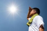 “سعود الطبية”: احذروا مخاطر كثرة التعرض لأشعة الشمس على العيون