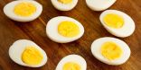 الغذاء والدواء تكشف حقيقة ظهور مادة ضارة عند سلق البيض