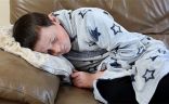 طفل ينام أسابيع متواصلة بسبب حالة نادرة