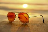 «سعود الطبية» تحذر: النظارات الشمسية المقلدة تدمر شبكية العين