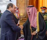 الملك سلمان يستقبل الرئيس المصري ويقيم مأدبة غداء تكريماً له