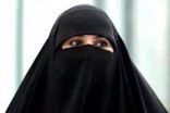 حادثة “الفتاة الكاشفة” تثير سجالًا حادًا بين سعوديات حول النقاب