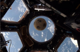 ناسا تعثر على كرة قدم في الفضاء
